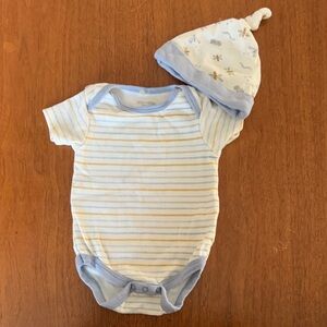 🍊5/$25 Kyle & Deena Striped Blue and White Bodysuit with Hat size 6-9m